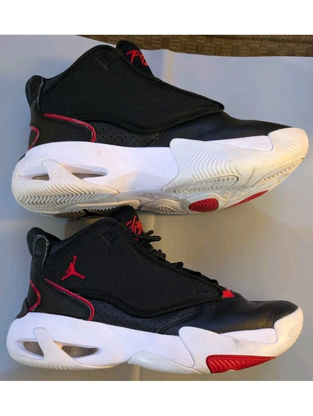 Nike Air Jordan Max Aura 4 GS Bred Size 6Y Sneakers DQ8404-006 Black Red 👟